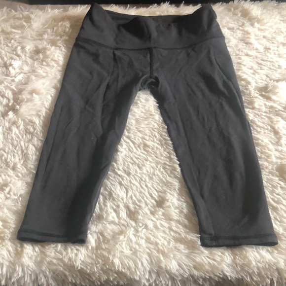 lululemon athletica Pants - Lululemon crops size small VGUC